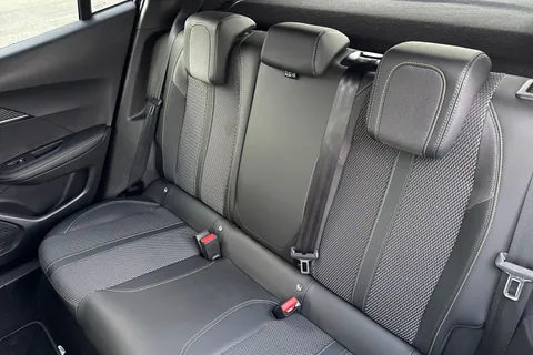 KM25WPW PEUGEOT 2008 1.2 HYBRID GT e-DSC6 Euro 6 (s/s) 5dr Thumbnail #19