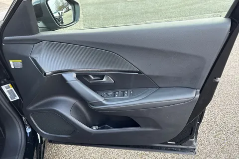 KM25WPW PEUGEOT 2008 1.2 HYBRID GT e-DSC6 Euro 6 (s/s) 5dr Thumbnail #21