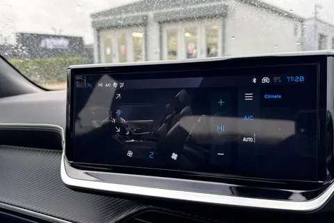 KM25WPW PEUGEOT 2008 1.2 HYBRID GT e-DSC6 Euro 6 (s/s) 5dr Thumbnail #22