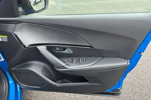 FP71NXT PEUGEOT e-2008 50kWh GT Auto 5dr Thumbnail #21