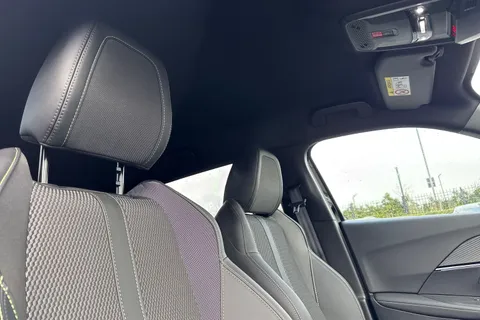 KM25WPW PEUGEOT 2008 1.2 HYBRID GT e-DSC6 Euro 6 (s/s) 5dr Thumbnail #24