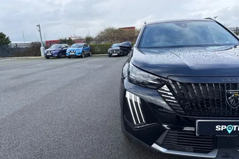KM25WPW PEUGEOT 2008 1.2 HYBRID GT e-DSC6 Euro 6 (s/s) 5dr Thumbnail #25