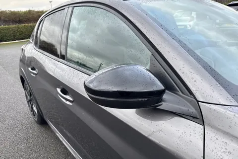 DE22LUR PEUGEOT 208 1.2 PureTech 100 GT Premium 5dr Thumbnail #29