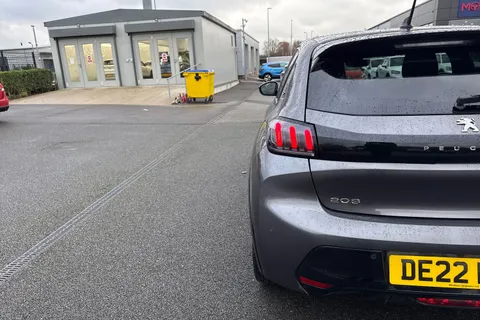 DE22LUR PEUGEOT 208 1.2 PureTech 100 GT Premium 5dr Thumbnail #32