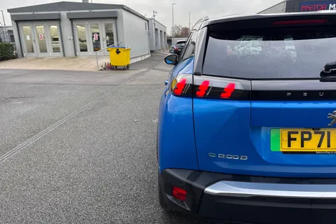 FP71NXT PEUGEOT e-2008 50kWh GT Auto 5dr Thumbnail #32