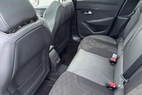 DE22LUR PEUGEOT 208 1.2 PureTech 100 GT Premium 5dr Thumbnail #35