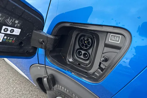 FP71NXT PEUGEOT e-2008 50kWh GT Auto 5dr Thumbnail #35