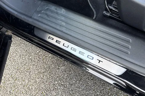 KM25WPW PEUGEOT 2008 1.2 HYBRID GT e-DSC6 Euro 6 (s/s) 5dr Thumbnail #38