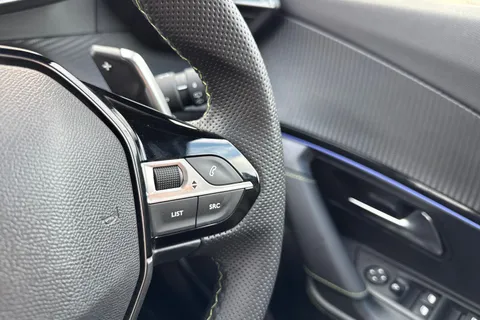 KM25WPW PEUGEOT 2008 1.2 HYBRID GT e-DSC6 Euro 6 (s/s) 5dr Thumbnail #40