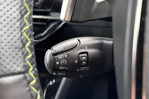 KM25WPW PEUGEOT 2008 1.2 HYBRID GT e-DSC6 Euro 6 (s/s) 5dr Thumbnail #41