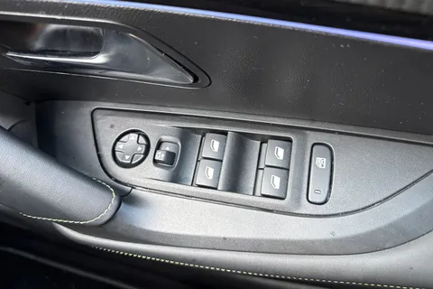 KM25WPW PEUGEOT 2008 1.2 HYBRID GT e-DSC6 Euro 6 (s/s) 5dr Thumbnail #42