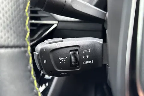 DE22LUR PEUGEOT 208 1.2 PureTech 100 GT Premium 5dr Thumbnail #41