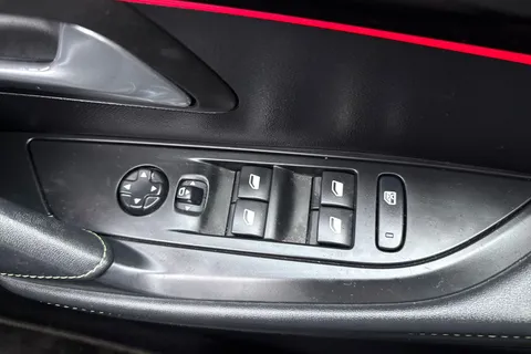 DE22LUR PEUGEOT 208 1.2 PureTech 100 GT Premium 5dr Thumbnail #42