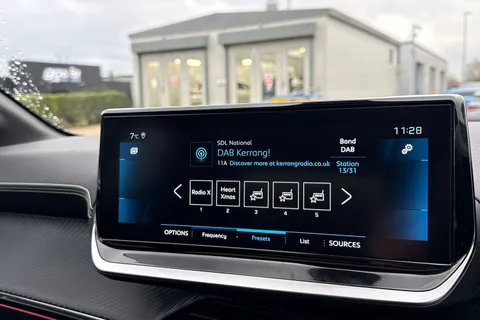 DE22LUR PEUGEOT 208 1.2 PureTech 100 GT Premium 5dr Thumbnail #44