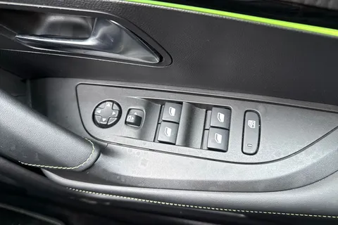 FP71NXT PEUGEOT e-2008 50kWh GT Auto 5dr Thumbnail #43