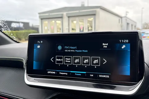 DE22LUR PEUGEOT 208 1.2 PureTech 100 GT Premium 5dr Thumbnail #46