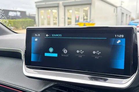 DE22LUR PEUGEOT 208 1.2 PureTech 100 GT Premium 5dr Thumbnail #48