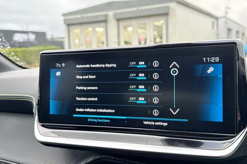 DE22LUR PEUGEOT 208 1.2 PureTech 100 GT Premium 5dr Thumbnail #52