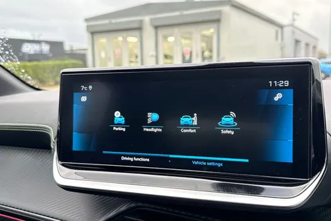 DE22LUR PEUGEOT 208 1.2 PureTech 100 GT Premium 5dr Thumbnail #53