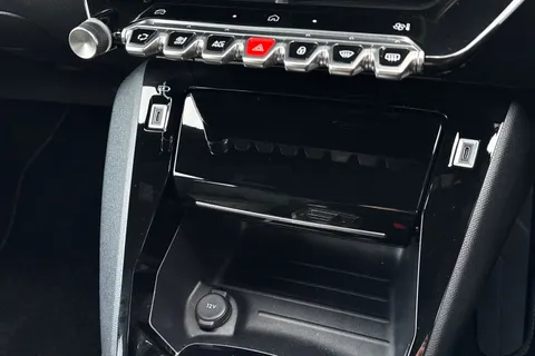 KM25WPW PEUGEOT 2008 1.2 HYBRID GT e-DSC6 Euro 6 (s/s) 5dr Thumbnail #55