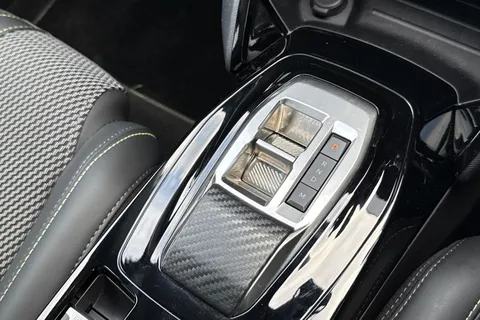 KM25WPW PEUGEOT 2008 1.2 HYBRID GT e-DSC6 Euro 6 (s/s) 5dr Thumbnail #56