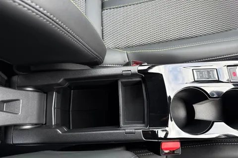 KM25WPW PEUGEOT 2008 1.2 HYBRID GT e-DSC6 Euro 6 (s/s) 5dr Thumbnail #59