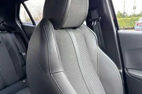 KM25WPW PEUGEOT 2008 1.2 HYBRID GT e-DSC6 Euro 6 (s/s) 5dr Thumbnail #60