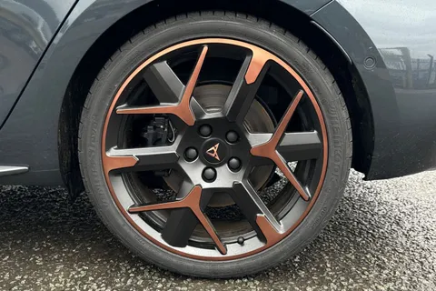 KM75LUE CUPRA Leon 1.5 eHybrid 25.8kWh VZ3 DSG Euro 6 (s/s) 5dr Thumbnail #12