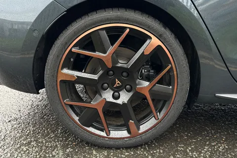 KM75LUE CUPRA Leon 1.5 eHybrid 25.8kWh VZ3 DSG Euro 6 (s/s) 5dr Thumbnail #13