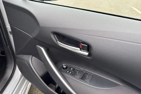 DF72EGU Toyota Corolla 1.8 VVT-h Icon CVT Euro 6 (s/s) 5dr Thumbnail #22