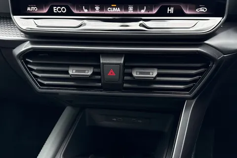 KM75LUE CUPRA Leon 1.5 eHybrid 25.8kWh VZ3 DSG Euro 6 (s/s) 5dr Thumbnail #23