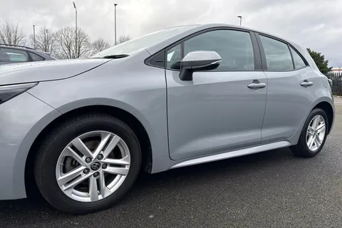 DF72EGU Toyota Corolla 1.8 VVT-h Icon CVT Euro 6 (s/s) 5dr Thumbnail #29