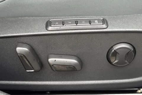 KM75LUE CUPRA Leon 1.5 eHybrid 25.8kWh VZ3 DSG Euro 6 (s/s) 5dr Thumbnail #35