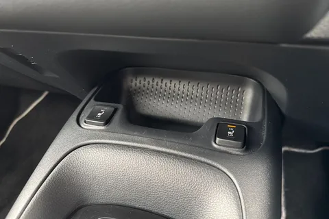 DF72EGU Toyota Corolla 1.8 VVT-h Icon CVT Euro 6 (s/s) 5dr Thumbnail #54