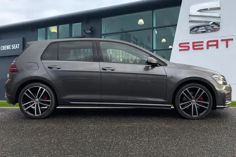 LP19DYT Volkswagen Golf 2.0 TDI GTD DSG Euro 6 (s/s) 5dr Thumbnail #3
