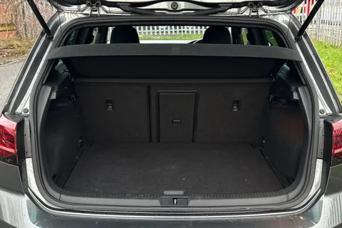 LP19DYT Volkswagen Golf 2.0 TDI GTD DSG Euro 6 (s/s) 5dr Thumbnail #6