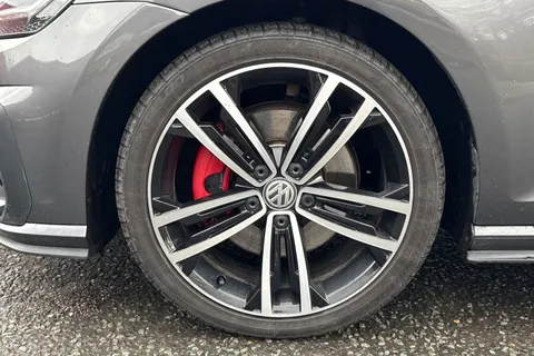 LP19DYT Volkswagen Golf 2.0 TDI GTD DSG Euro 6 (s/s) 5dr Thumbnail #9