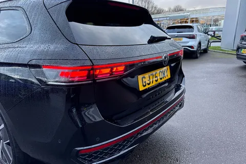 GJ75OMY Volkswagen Passat 1.5 eTSI R-Line 5dr DSG ⭐Full Leather & Black Pack, Sunroof, Winter & info Thumbnail #8