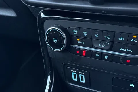 30 of 42 for Ford Ecosport 1.0T EcoBoost Titanium Euro 6 (s/s) 5dr