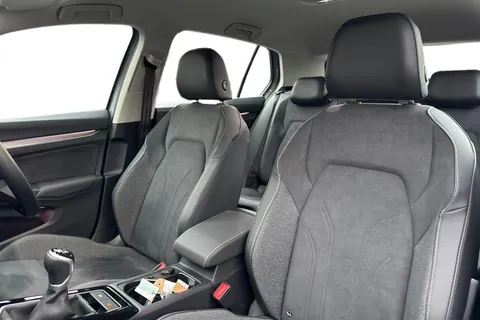 KM25LRE Volkswagen Golf 1.5 TSI 150 Style 5dr | Sat Nav | Adaptive Cruise Control Thumbnail #17