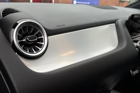 MM74EXH Mercedes-Benz Gla 200 AMG Line Premium 5dr Auto Thumbnail #38