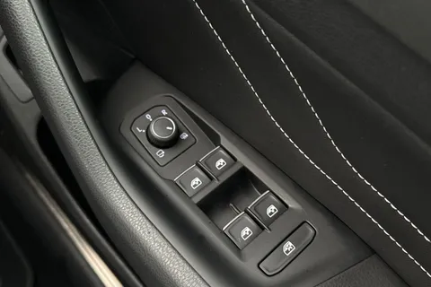 21 of 51 for VOLKSWAGEN ARTEON 2.0 TSI R-Line 5dr DSG