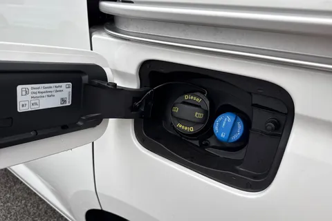 DC75LDU Volkswagen Caddy 2.0 TDI 102PS Commerce Pro Van [Tech Pack] Thumbnail #25