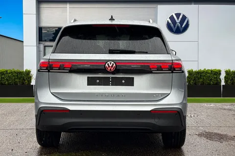  Volkswagen Tiguan 1.5 eTSI MHEV Match DSG Euro 6 (s/s) 5dr Thumbnail #4