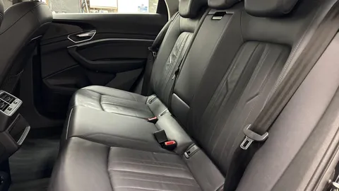 7 of 10 for Audi e-tron Technik 50 quattro 230,00 kW