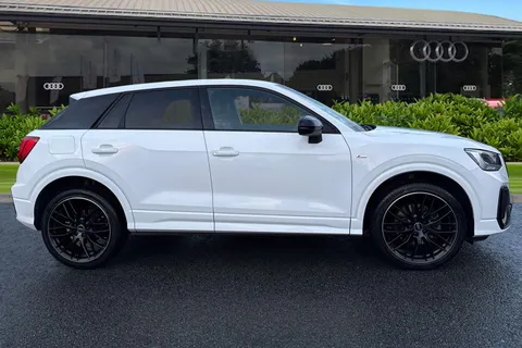 DN71TXE Audi Q2 Black Edition 35 TFSI 150 PS 6-speed Thumbnail #4