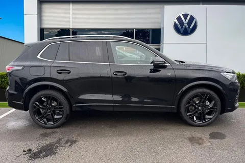  Volkswagen Tiguan 2.0 TDI R-Line DSG Euro 6 (s/s) 5dr Thumbnail #3