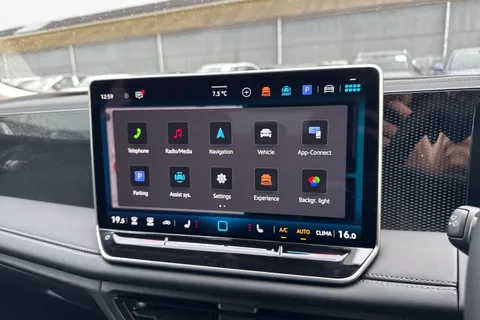 Volkswagen Tiguan 2.0 TDI Match DSG Euro 6 (s/s) 5dr Thumbnail #38