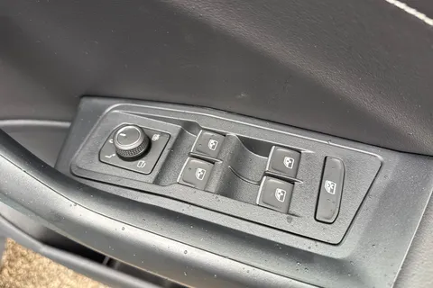  Volkswagen T-Roc 1.0 TSI Style Design Euro 6 (s/s) 5dr Thumbnail #20