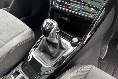  Volkswagen T-Roc 1.0 TSI Style Design Euro 6 (s/s) 5dr Thumbnail #22
